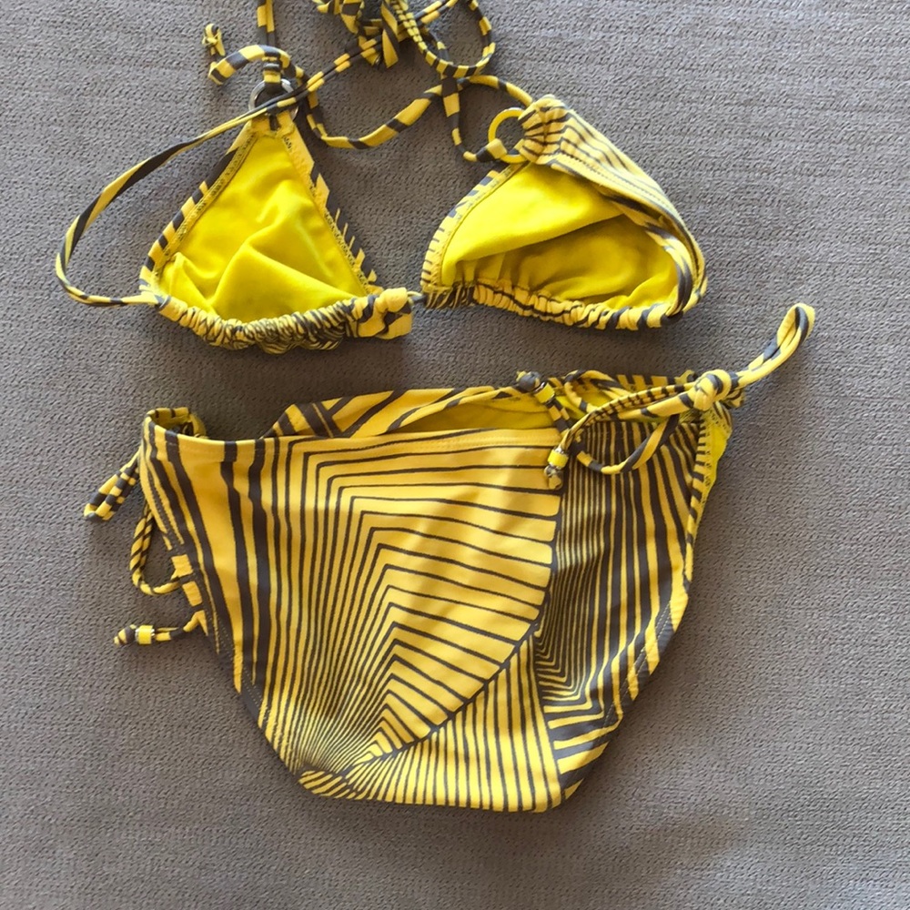 Bikini - Picture 2 of 4